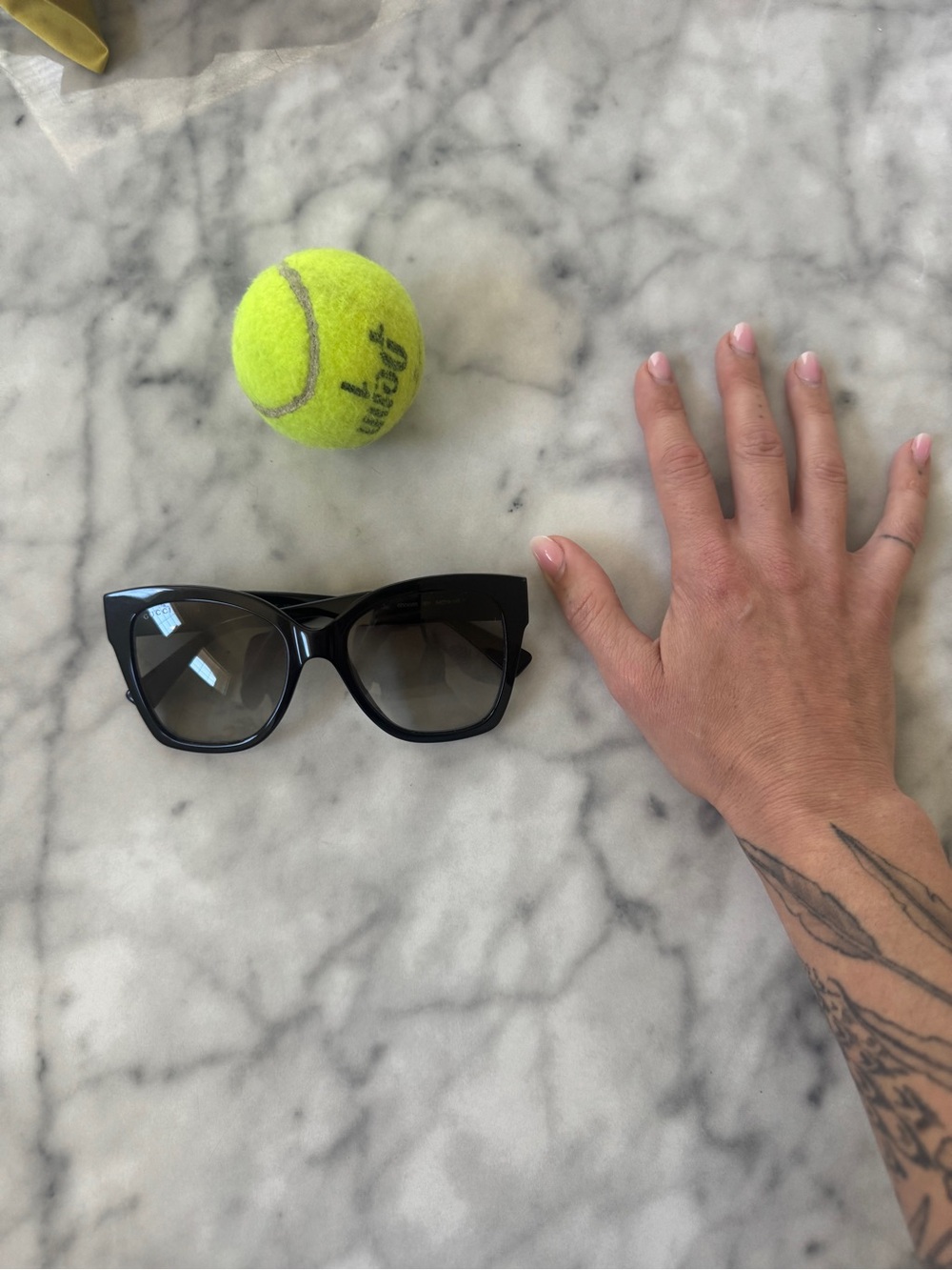 Gucci Black Sunglasses with Hard Shell Case - Picture 10 of 10